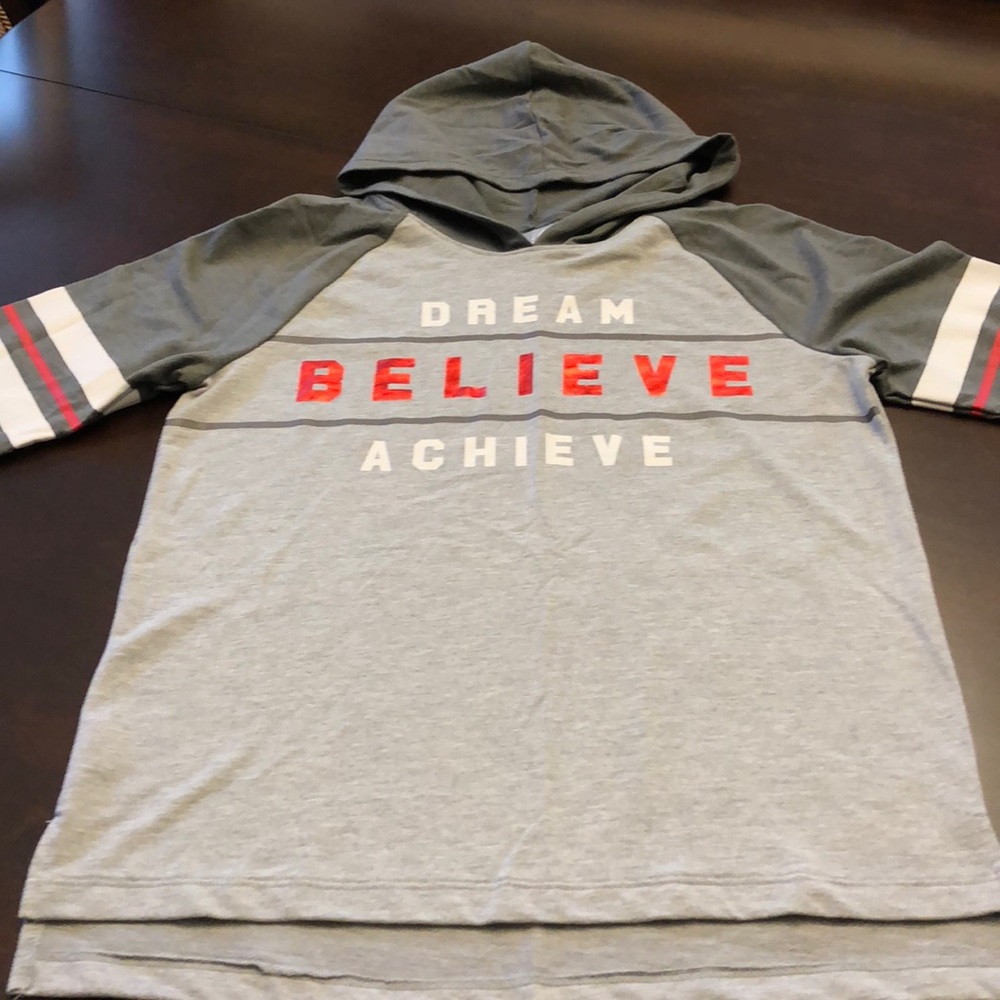 NWOT Girls shirt 🌹